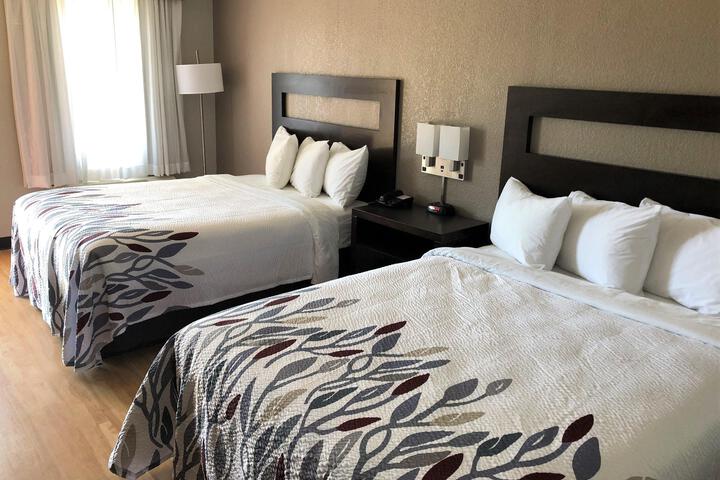 Deluxe 2 Queen Beds (7 of 12)