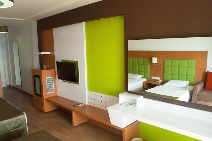 Room 10 of 42