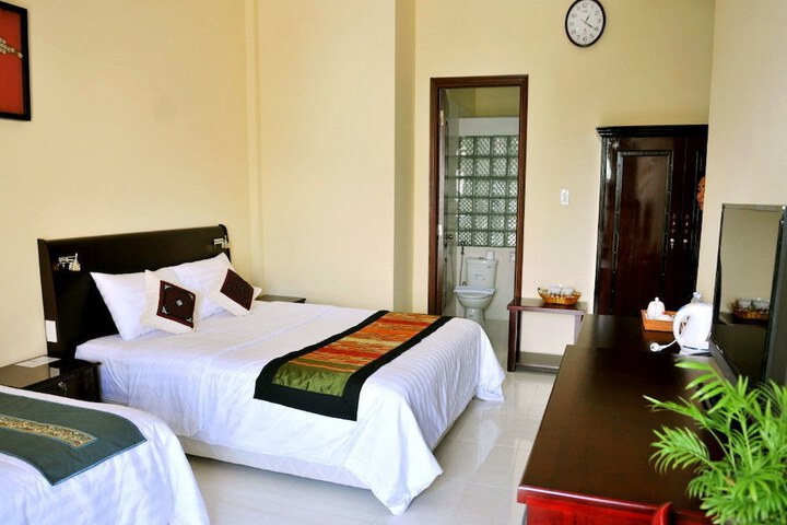 Room 13 of 32