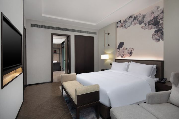 Room 13 of 37