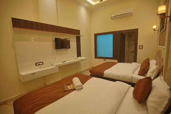 Room 10 of 22