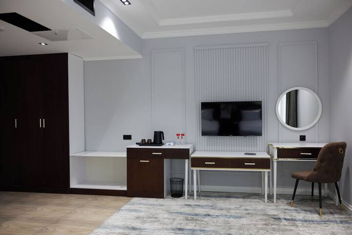 Room 11 of 40