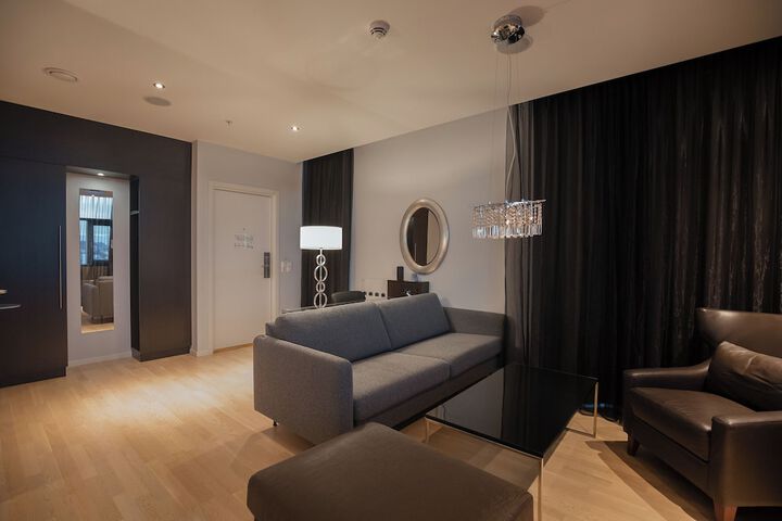 Room 5 of 80
