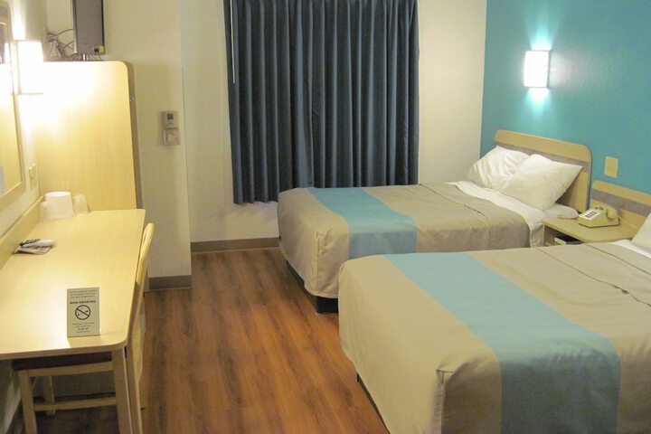 Room 9 of 16