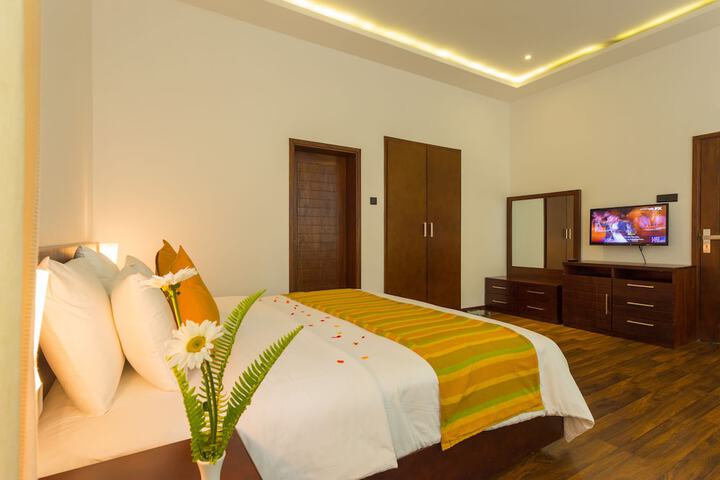 Room 4 of 33