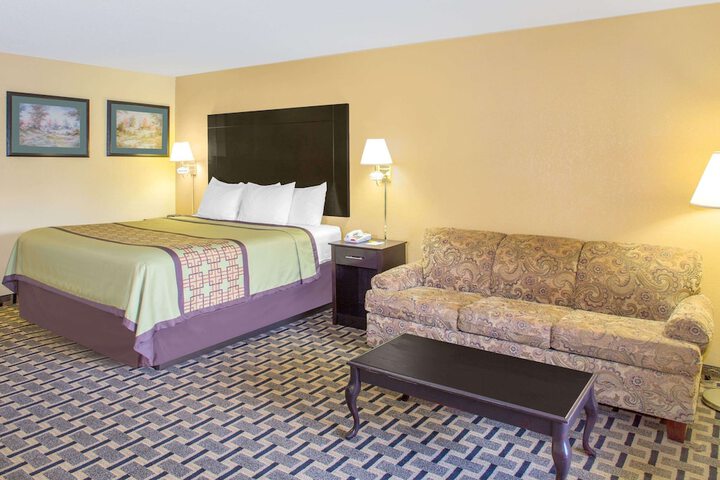 1 King Bed (6 of 16)