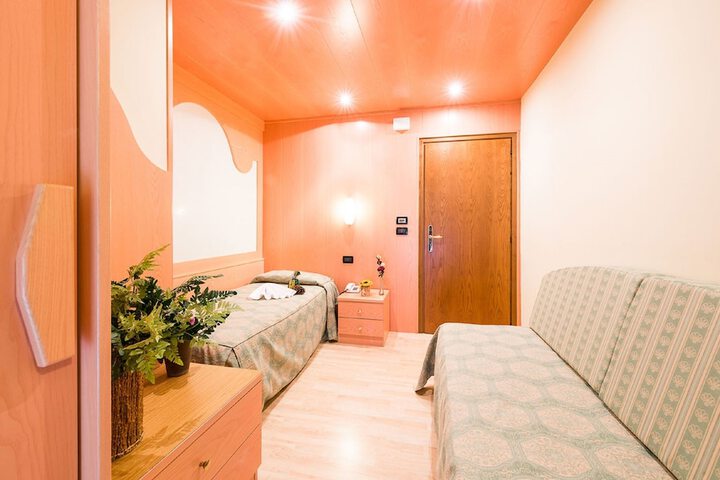 Room 18 of 50