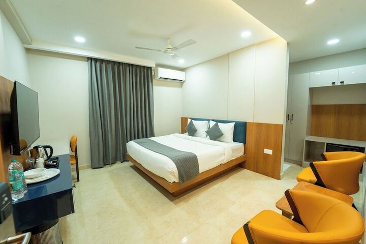 Room 8 of 35