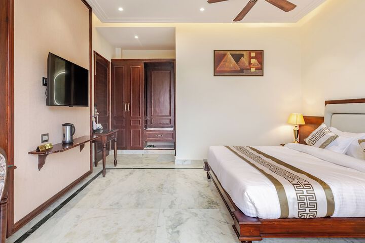 Room 8 of 29
