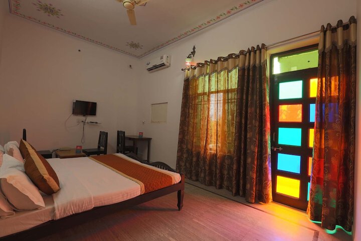 Room 11 of 40