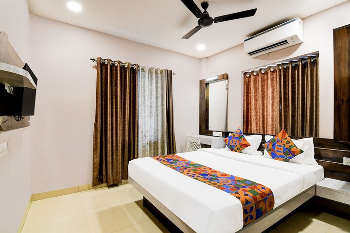 Room 17 of 27