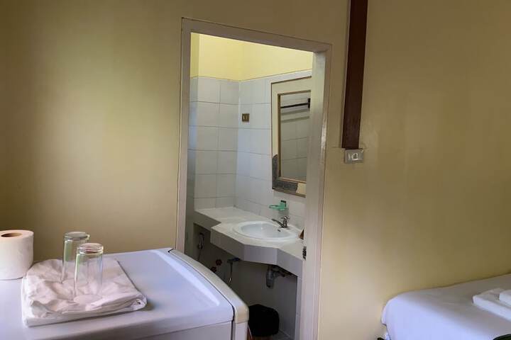 Room 35 of 46