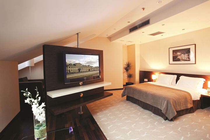 Room 4 of 34