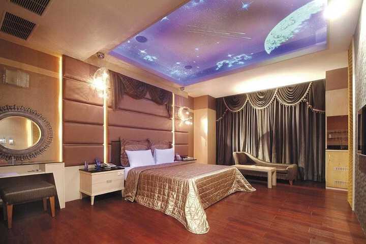 Room 8 of 54