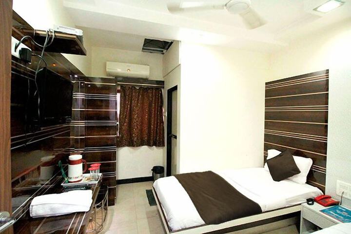 Room 5 of 18