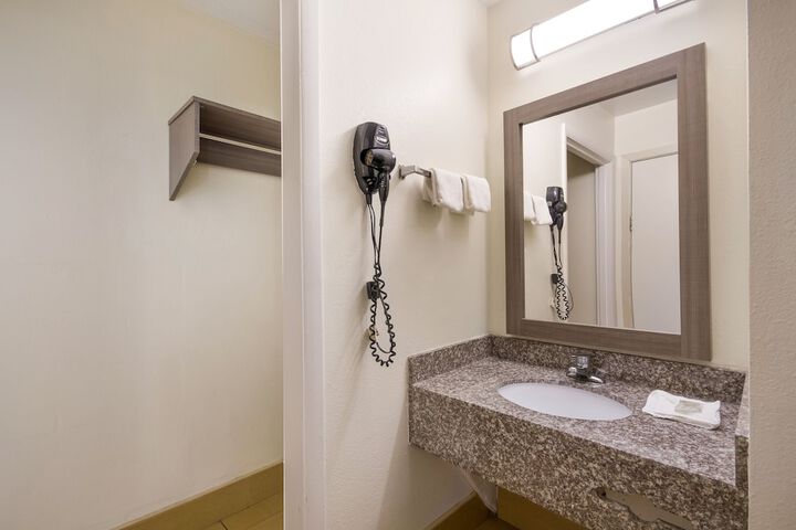Room 20 of 34