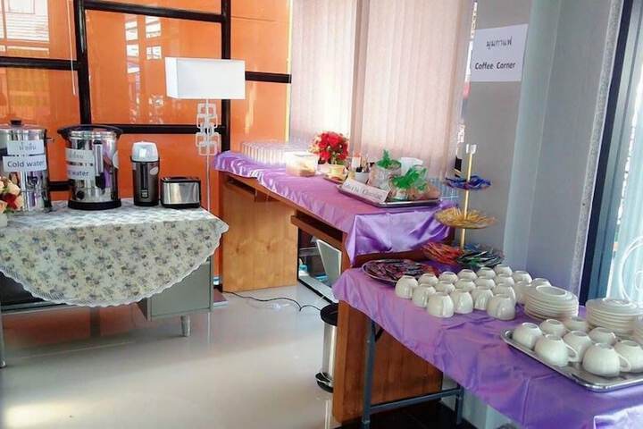 Breakfast/Coffee Service 36 of 60