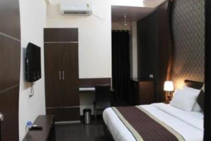 Room 1 of 6