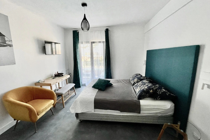 Room 2 of 16