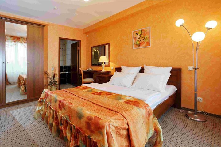 Room 10 of 74