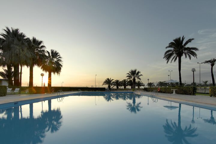 Hotel with Pool