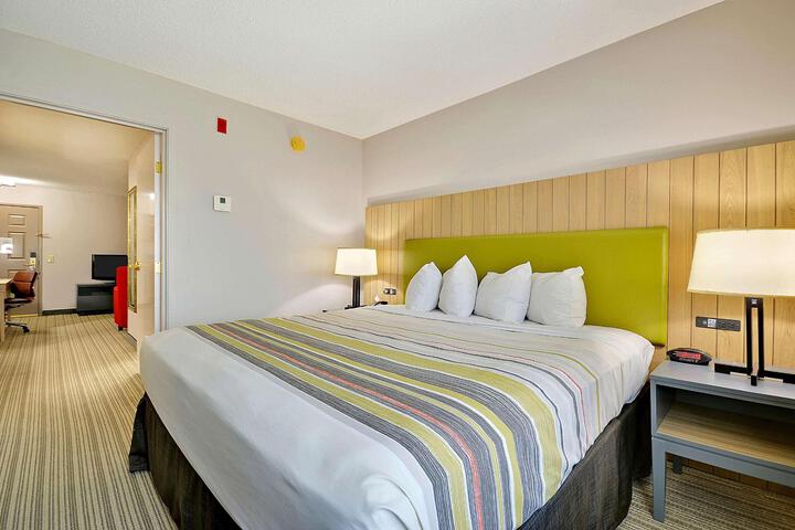 1 King Bed (1 of 11)