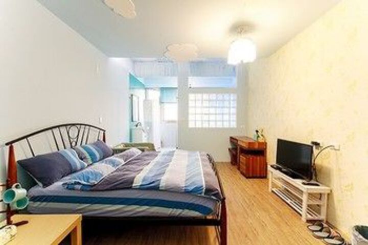 Room 12 of 19