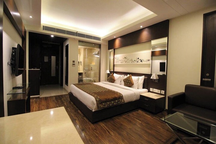 Room 8 of 156
