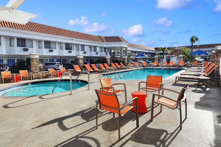 Hotel Pool