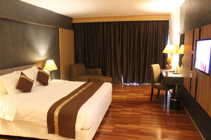 Room 9 of 63