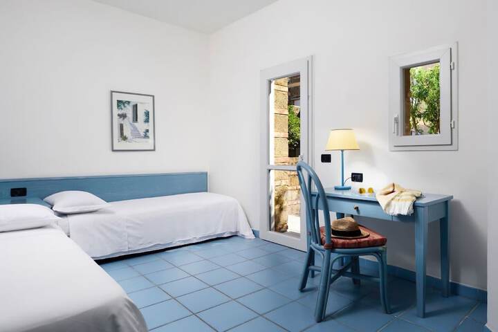 Room 2 of 31