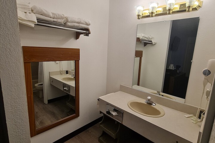 Room 12 of 22