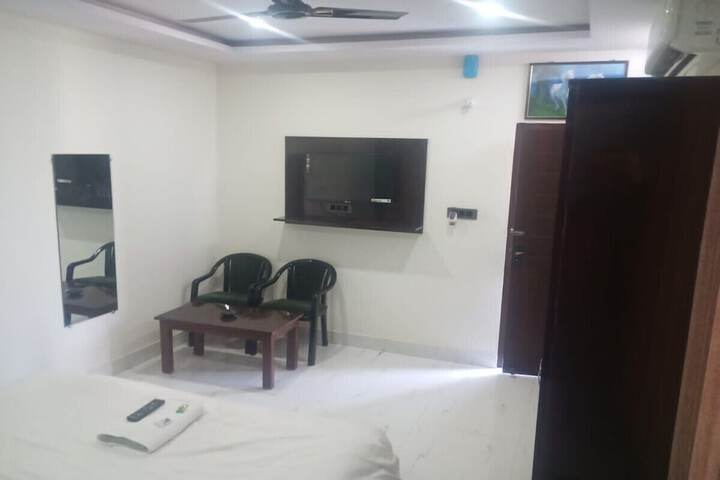 Room 6 of 38