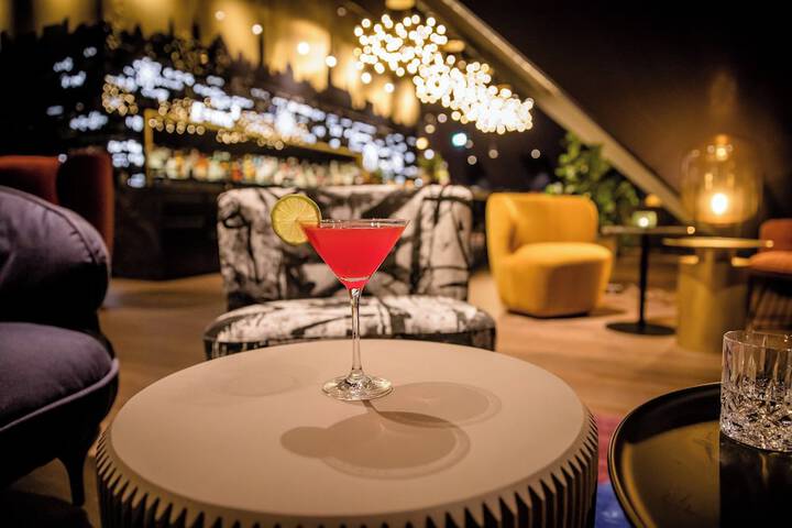 Lounge 20 of 42