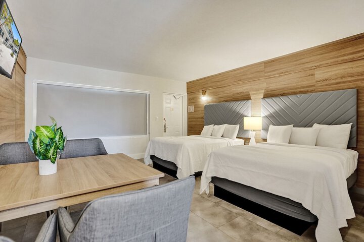Standard Room, King or Two Doubles (9 of 10)
