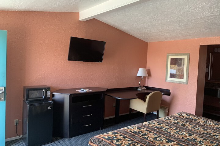 Room 4 of 6