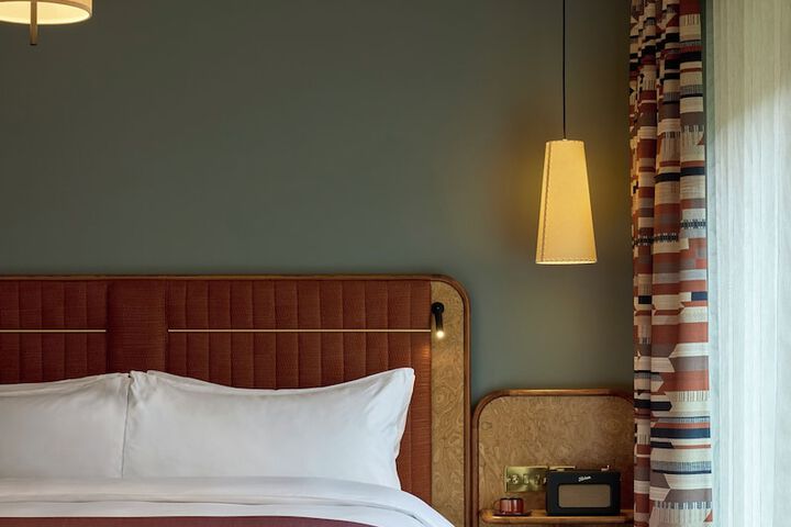 Room 34 of 66