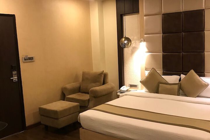 Room 11 of 26
