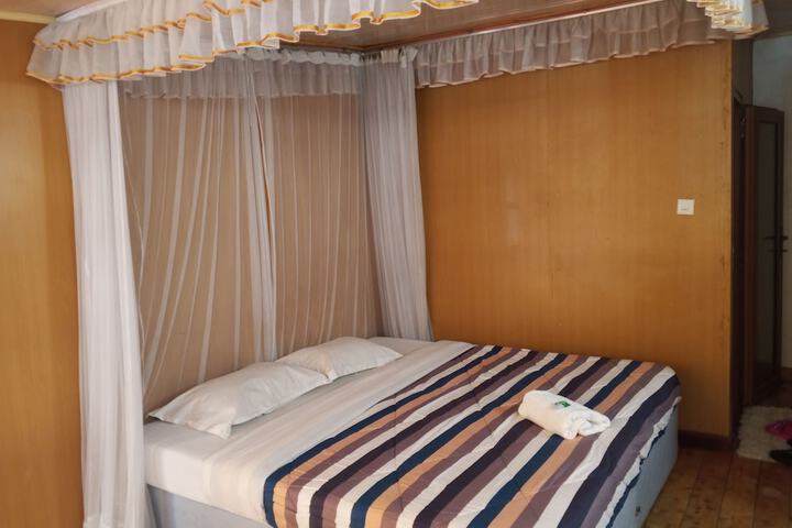 Room 10 of 36