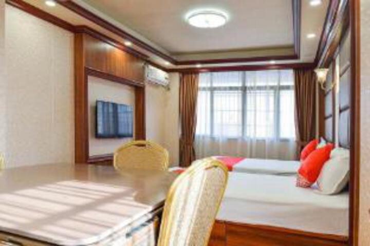 Room 4 of 6