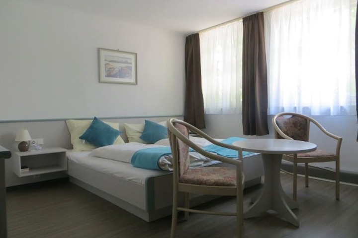 Room 4 of 18