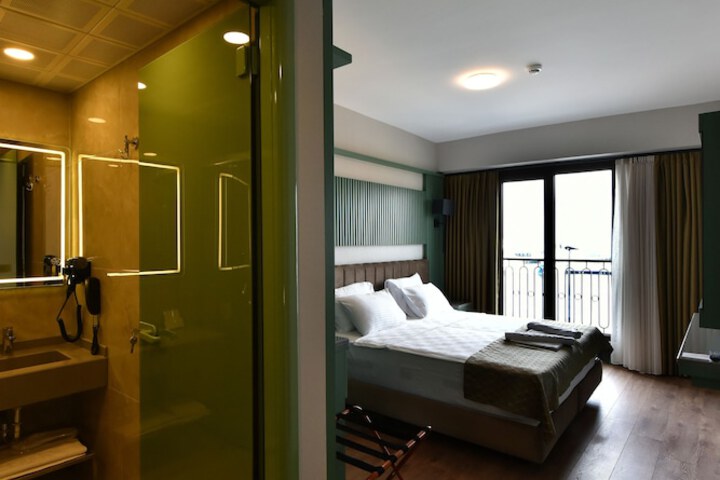 Room 6 of 21