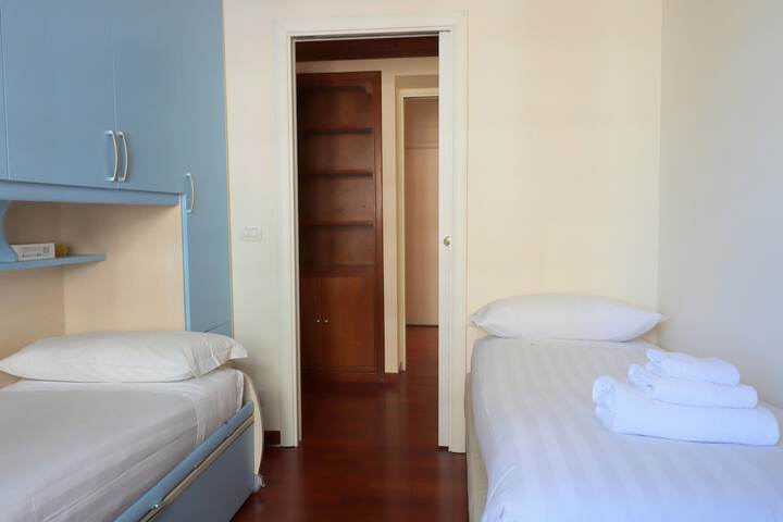 Room 8 of 35