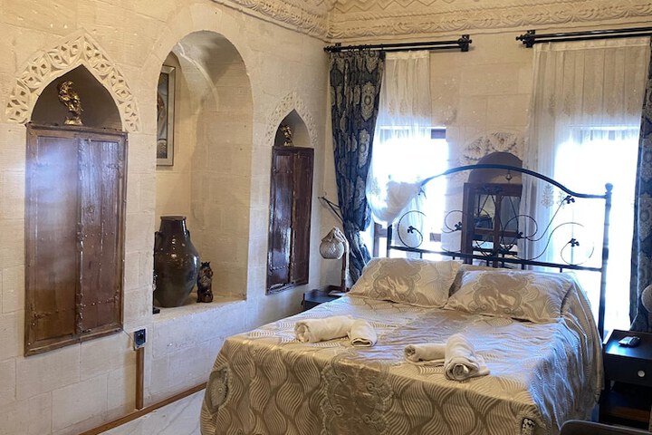 Room 8 of 28