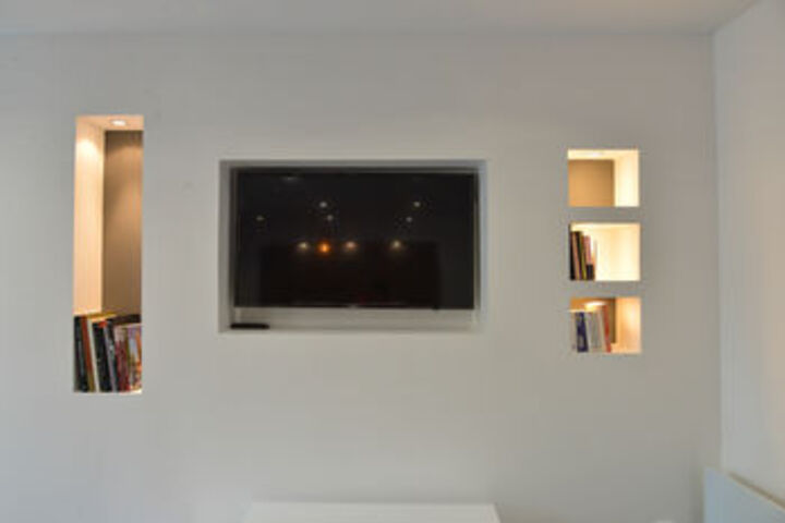 Room 8 of 16