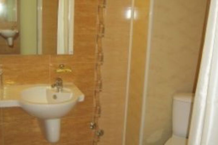 Room 4 of 25