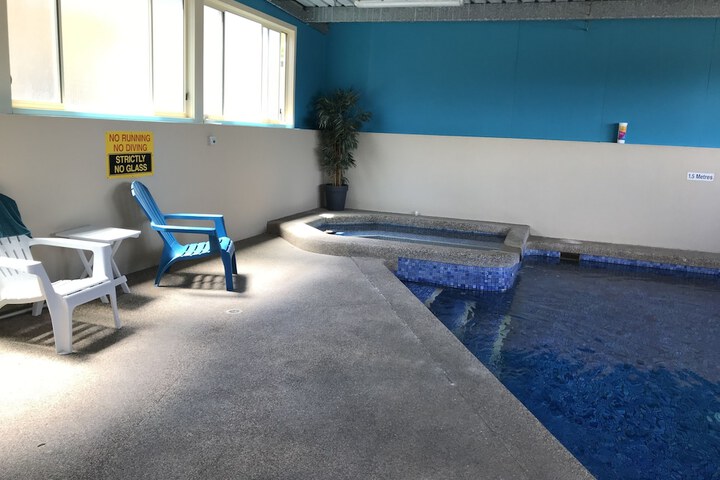 Hotel Pool