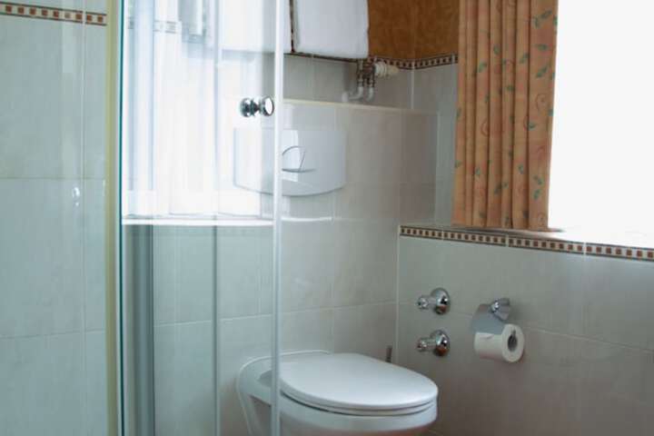 Room 32 of 47