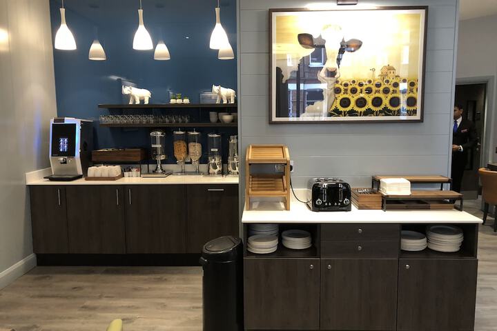 Breakfast/Coffee Service 28 of 47