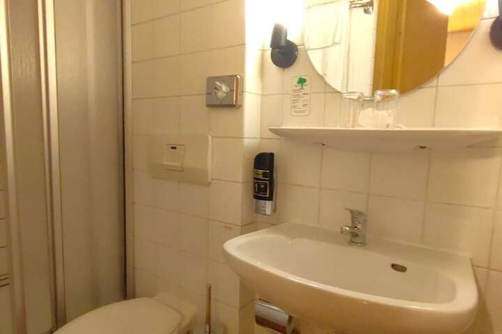 Room 40 of 76